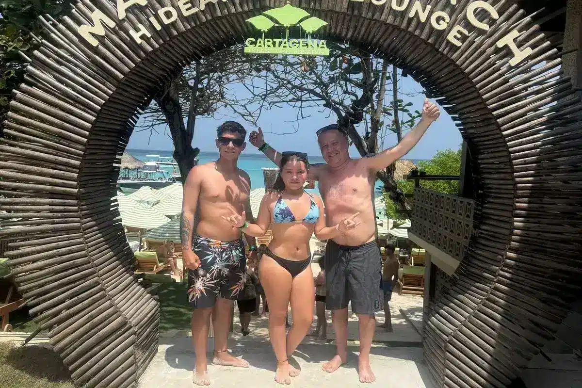 Mantas Beach Club - Image 18