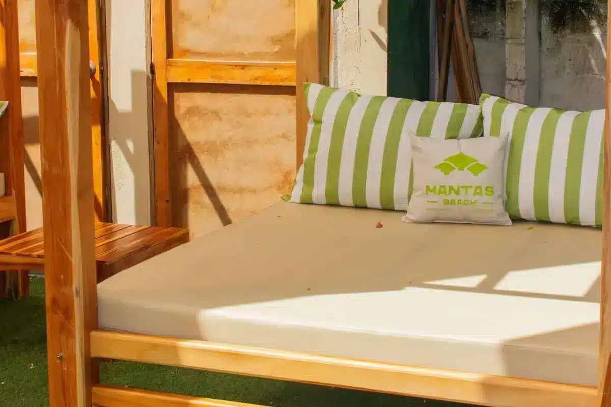 Mantas Beach Club - Image 17