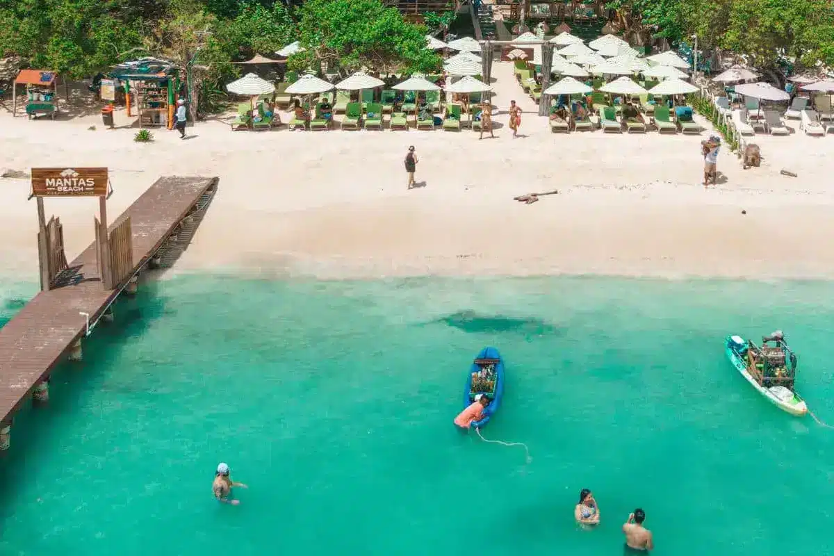 Mantas Beach Club - Image 7