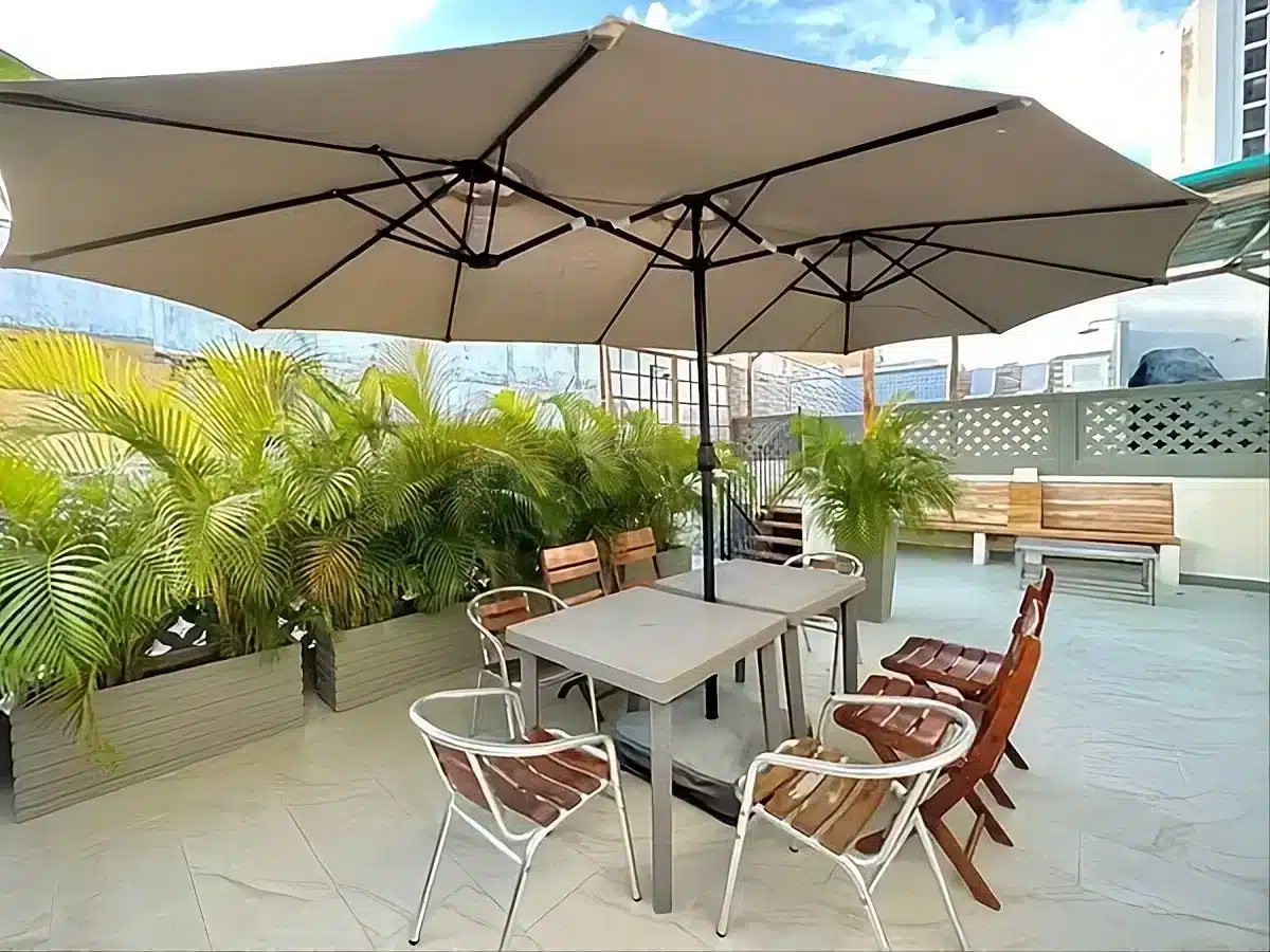 8BR House in the Old City w/ Rooftop Pool - Image 6