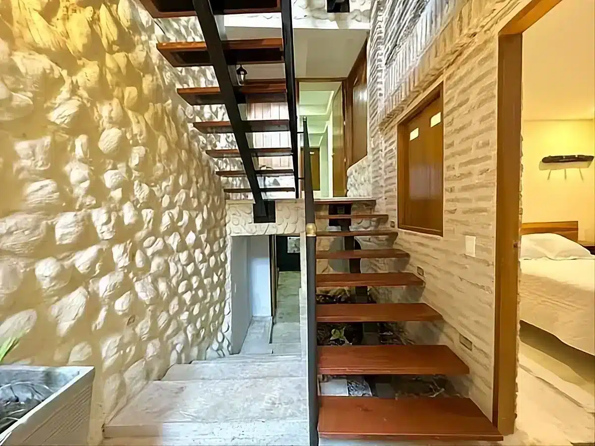 8BR House in the Old City w/ Rooftop Pool - Image 9